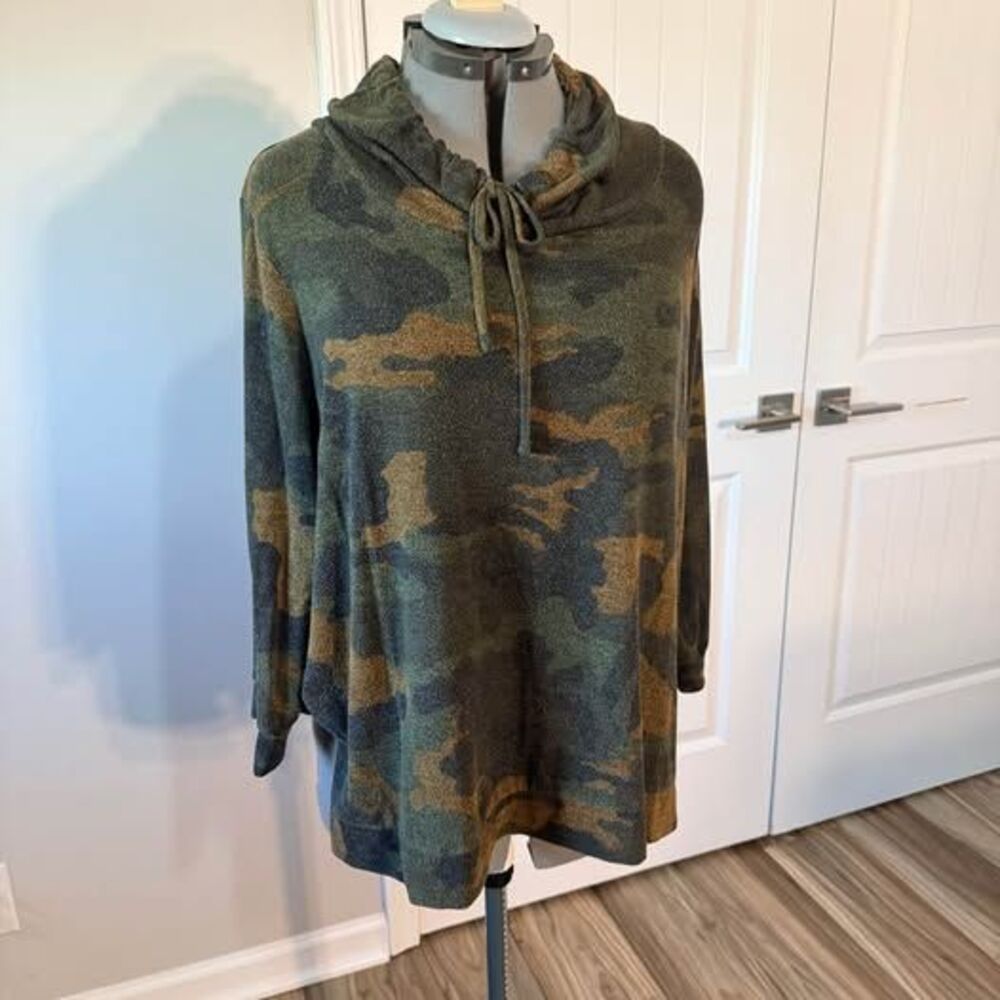 XXL SOHO camo cowl neck top, 26” p‑p, 28” length, C7416